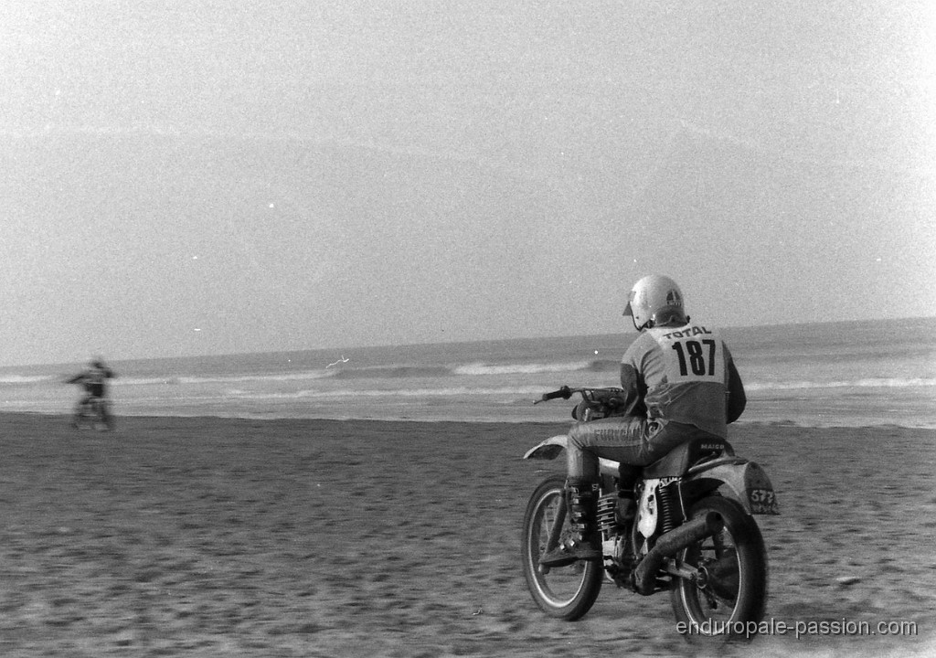 1976-02-15_2eme_Enduro_des_Sables_N_-_B017.jpg - Daniel Pean (vainqueur sur Maico)