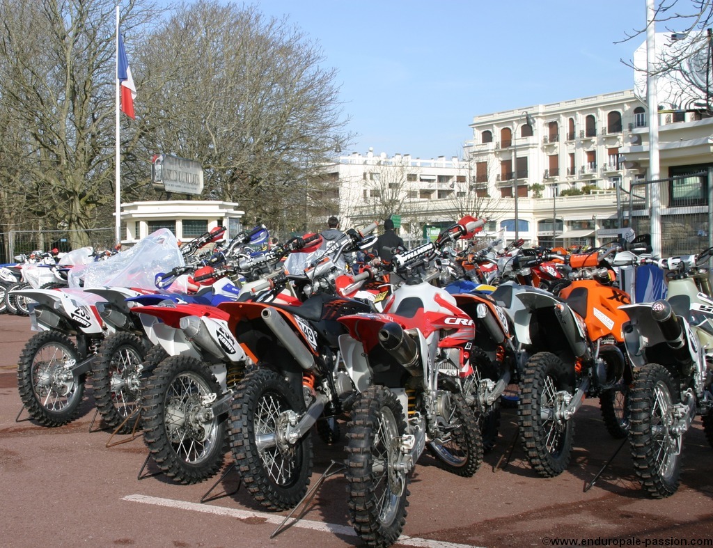 000.jpg - parc fermé enduropale du touquet 2009